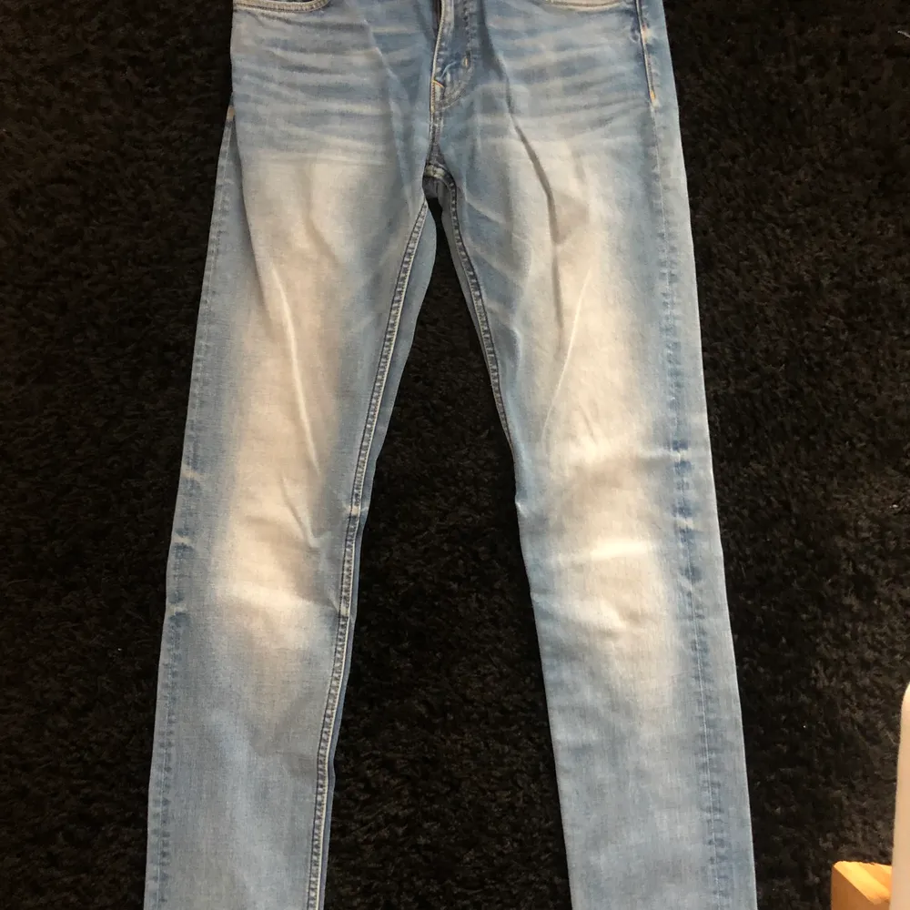 Två par jeans i storlek W31 L34 och W30 L32. Ett par från Crocker och ett par från holister! Knappast använda! Ett par för 100kr! 150 kr för båda! . Jeans & Byxor.