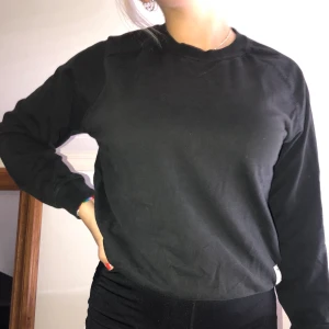 Svart tröja  - Säljer en svart tröja från Resteröds. Storlek M. 150kr inklusive frakt 