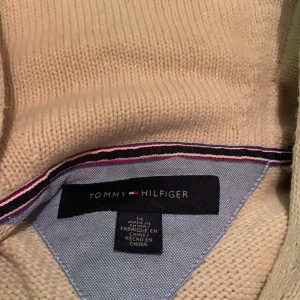 Tommy hilfiger - Tommy hilfiger kofta i storlek m. Väldigt bra skick. 