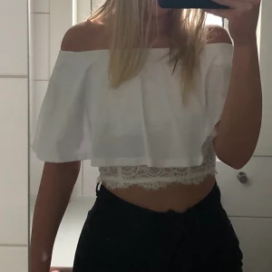 Off shoulder topp - 🐚 Söt off shoulder topp från NA-KD i storlek xs. Endast testad. Pris: 130kr inklusive frakt!