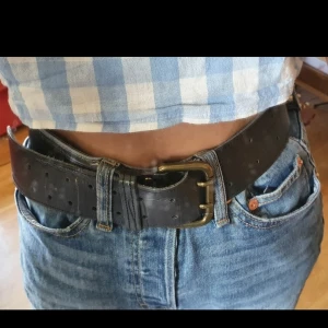 Skärp - Säljer detta fina skärp. Vet ej vad det är köpt för med söljer det för 60 kr (frakt är inräknat i priset) 