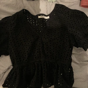 Nakd topp - Nakd topp i storlek 36. Med puff armar 