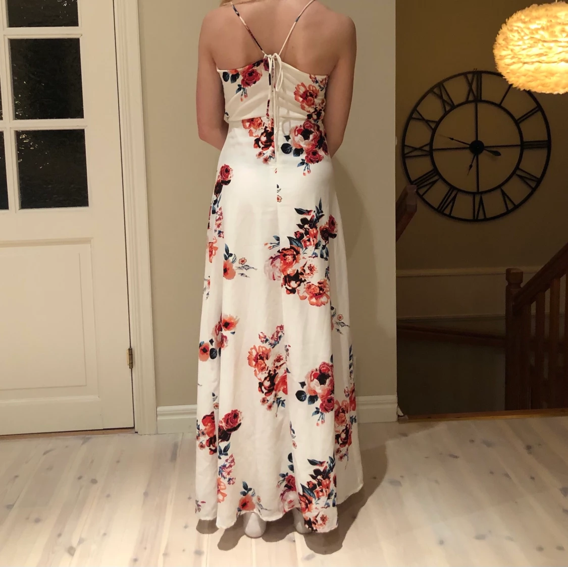 Fin blommig klänning  - 90