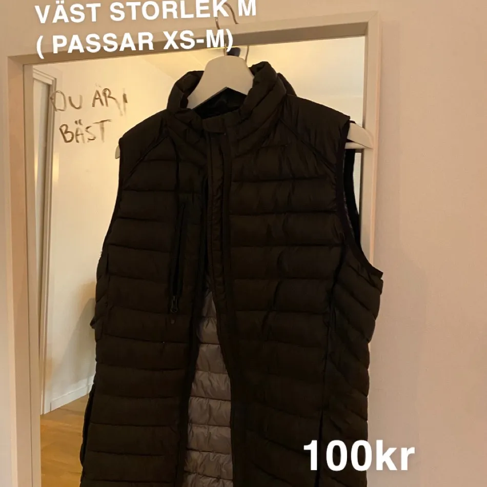 Superfin väst!!  Passar XS-M. Jackor.