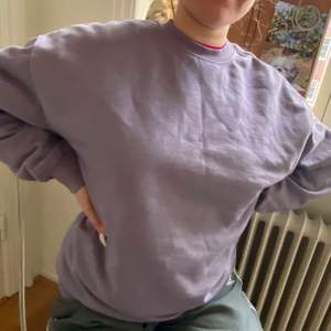 Supermysig sweater från H&M med prislapp kvar! Endast testad. Köpt för 149:- säljer för 99:- ☀️ det är en herrtröja i S men jag är 160 och den är som en L/XL på mig! Kan frakta ✨