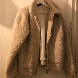 Teddyjacka - Teddyjacka, säljes i befintligt skick  