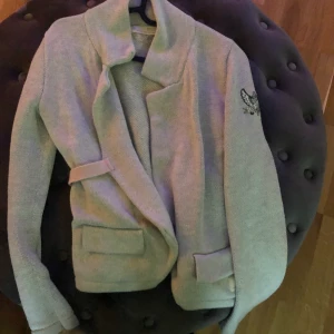 Odd Molly stickad - Säljer min odd Molly använd Max 5 gånger, nypris 1800kr