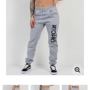 Dirtcült byxor  - Som nya!