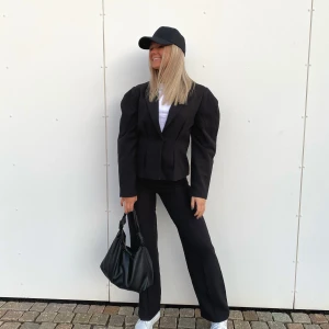 Kostymbyxor  - Helt nya kostymbyxor i storlek S!! Högmidjade och långa passar 165-175cm‼️