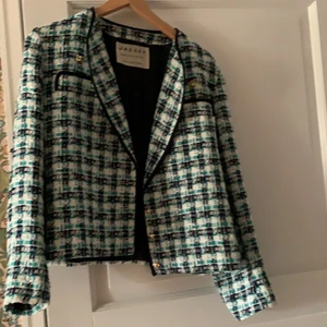 Tweed Jacka - Den är nästan helt oanvänd och i fint skick:) Den är storlek S. Finns i Stockholm.