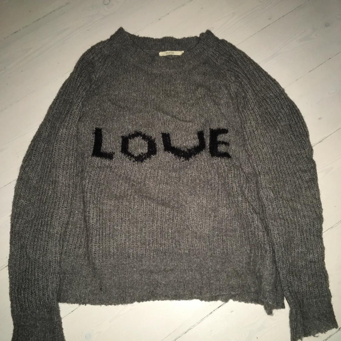 Grå tröja med text