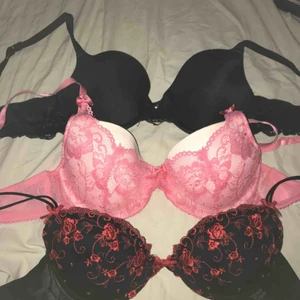 - Underkläder trosor bh-ar  Bh-ar är bara testade Trosor knappt använda (nytvättade såklart) Olika storlekar: bh: 75A,75 A och 75 B Trosorna är SÅLDA!, Alla bh-ar : 180 kr Alla trosor: 100kr Styckpris:buda Frakt tillkommer💫