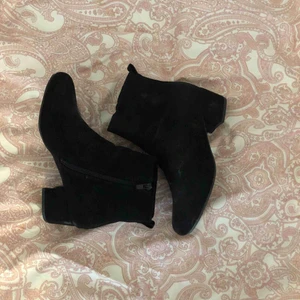  - Svarta boots, använt fåtal gånger 