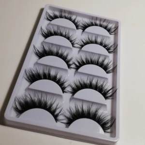  - Superlyxiga fakemink-fransar. Långa och mycket volym. 20 kr/par eller 4 par för 60 kr 🌟