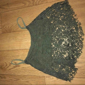  - Jätte gullig militär grön topp Köpt i Spanien 