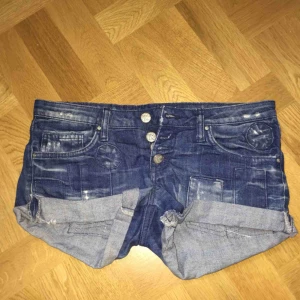  - Jeansshorts från BikBok. Köparen står för frakten