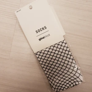  - Nätstrumpor från gina tricot. Helt nya! Frakten är 15 kr och ni står för den 🌸