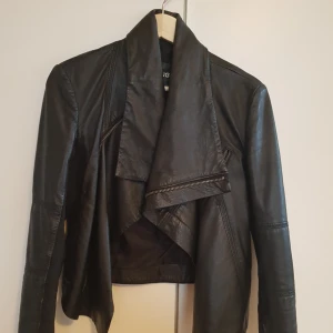  - Mango skinnjacka i fint skick!