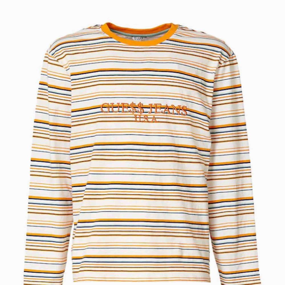 Äkta Guess x A$AP Rocky tröja, jätte fin i 10/10 skick! Den är unisex, möts helst i Stockholm men kan  även frakta. 💖. Tröjor & Koftor.