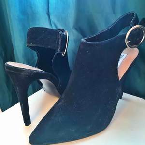 Steve Madden black heels. Never worn outside. These were bought in the USA. Size 9 in US. 