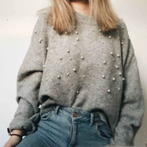  - Jättemysig tröja från hm med pärlor