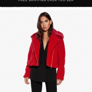  - Skitsnygg jacka från Ivyrevel. Säljer den för att den tyvärr inte kommer till användning.  Nypris 1299kr, använd en gång så säljer för 500kr.  Kan mötas upp i Uppsala alternativt skicka på posten.  