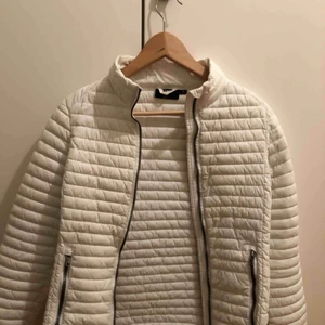  - Jättefräsch dunjacka från Tuxer. Sparsamt använd. Jättefin och passar snyggt till alla outfits!