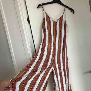  - Byxdress köpt i Australien storlek 8 motsvarar XS-S använd 2 ggr