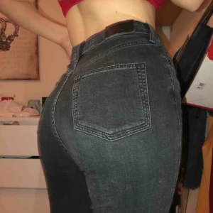  - Jeans hyfsat nyköpta på Urban Outfitters, knappt använda.  Sköna och bra passform! 