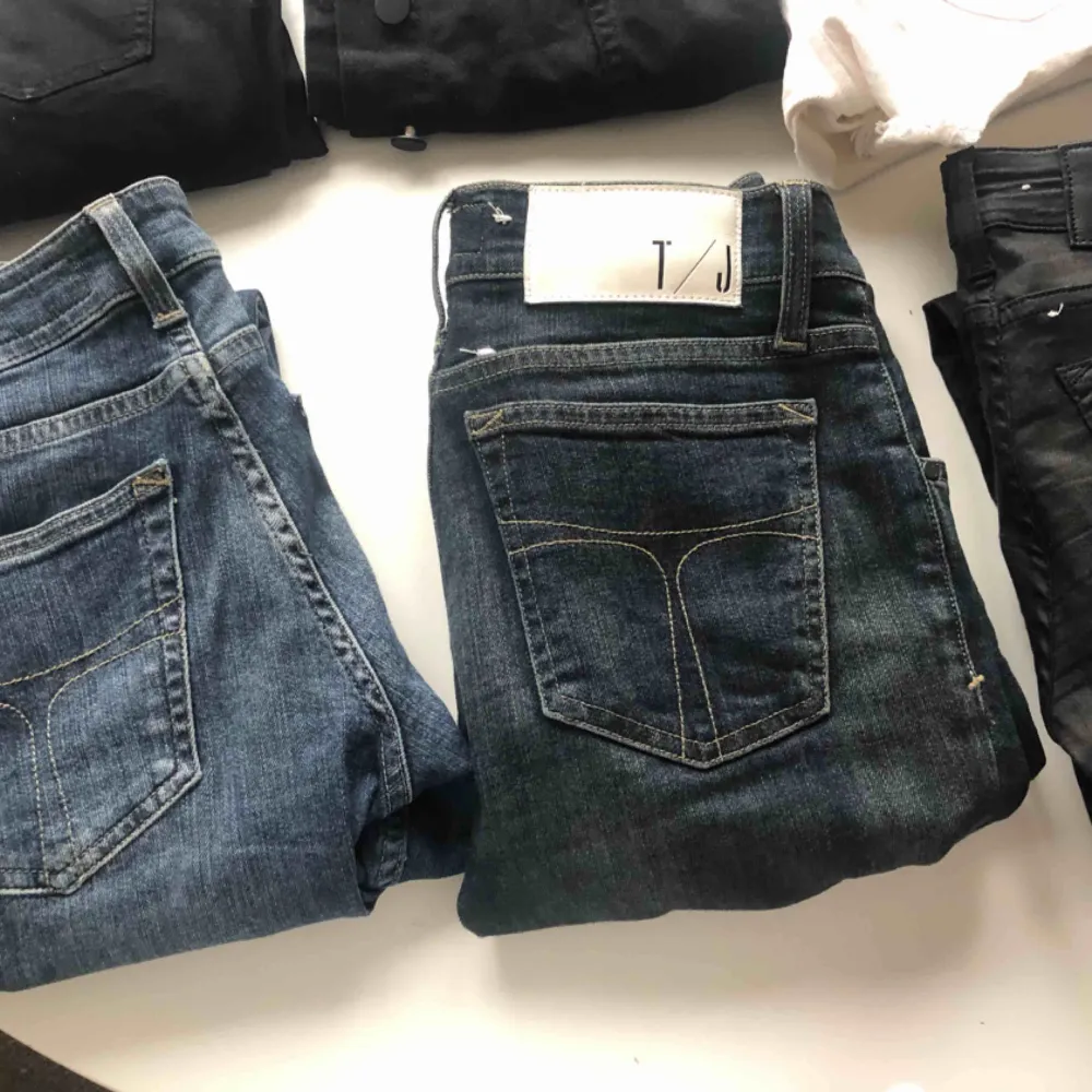  Tre stycken Tiger of sweden jeans som tyvärr inte används, 1200 nypris men säljer för 300 st, alla i toppskick då dom bara används nån enstaka gång ! . Jeans & Byxor.