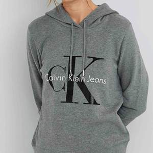 Skön hoodie från Calvin Klein i storlek S. Som ny.