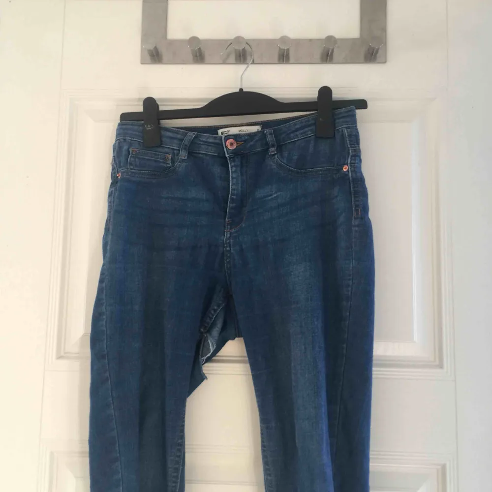 ”Molly” jeans, HÅLIGA DÄRAV LÅGT PRIS 🤠priset gäller avhämtning hos mig🤠. Jeans & Byxor.