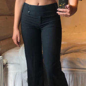 Kostymbyxor  - Favorit byxorna som blivit försmå. De är raka med mellanhög midja