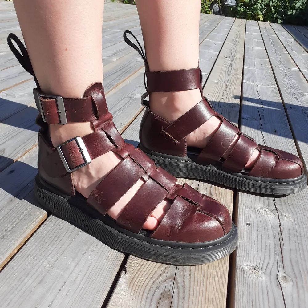 Doc Martens läder sandaler, storlek 40,  knappt använda en sommar, bra skick.. Skor.