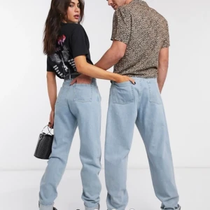 Jeans från asos - Superfina jeans köpta från asos som man kan välja att vika upp eller ha dem som dem är (väldigt långa)! Aldrig använda då jag köpt en annan storlek!🦋