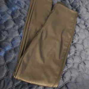 "Skinn" tights  - Använda max 2 gånger. Resor i midjan 