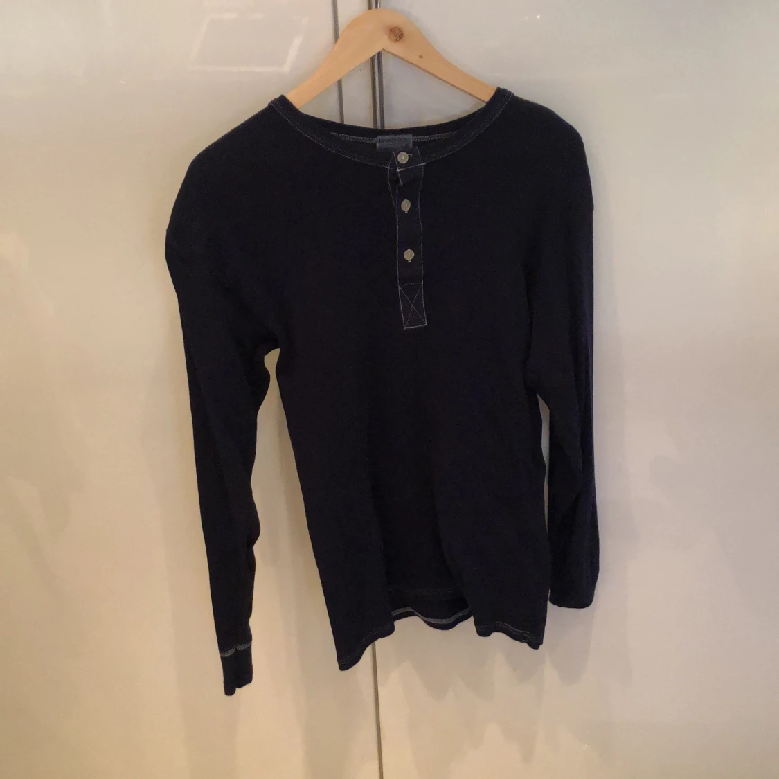 Mörkblå tröja