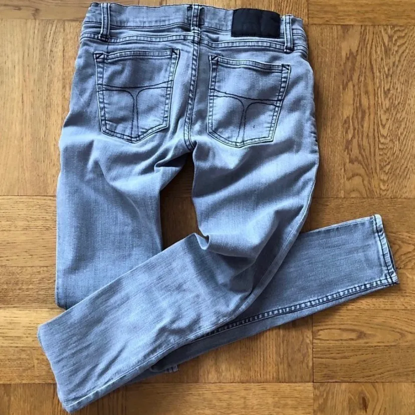 Näst intill oanvända, gråa tiger of Sweden jeans i stl. 27. Kan hämtas upp i Malmö eller fraktas för 88kr. . Jeans & Byxor.