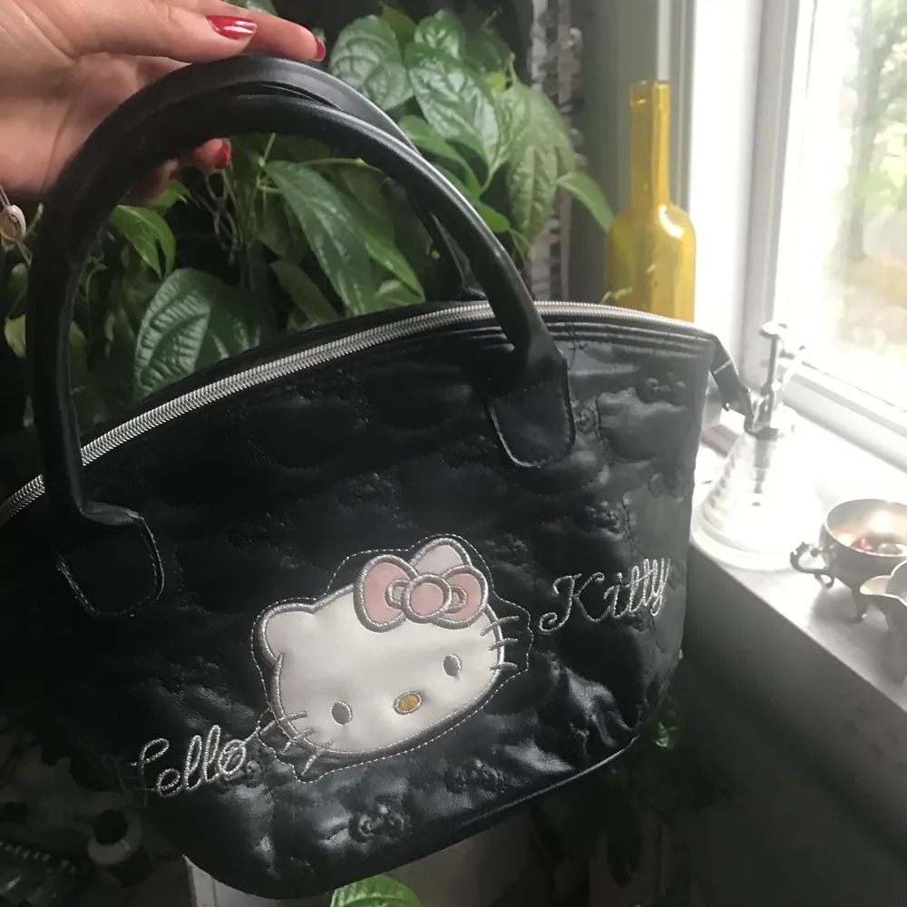 Söt Hello Kitty väska. Bra skick!. Väskor.