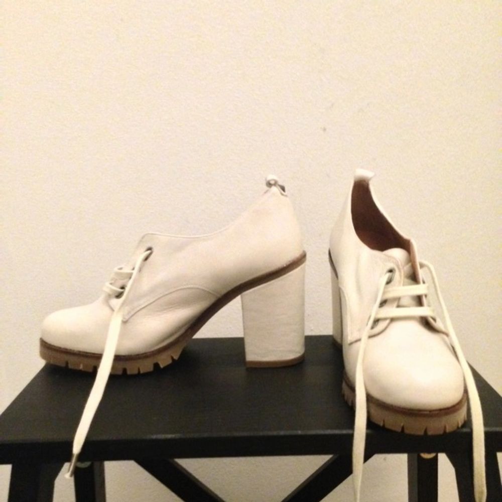 Vita skor med klack från Top Shop | Plick Second Hand