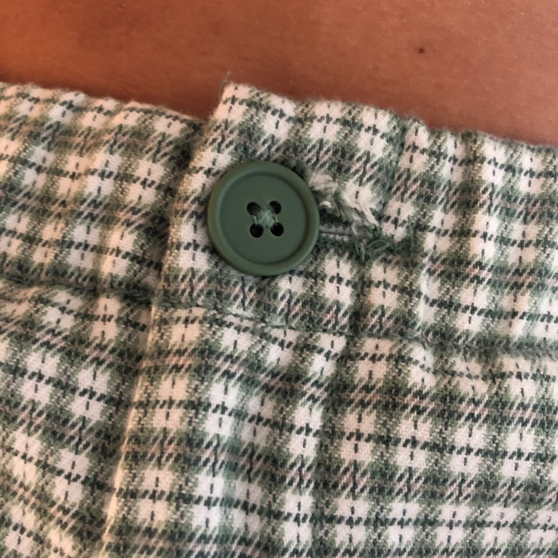 Grönvitrutiga kostymbyxor  - 91