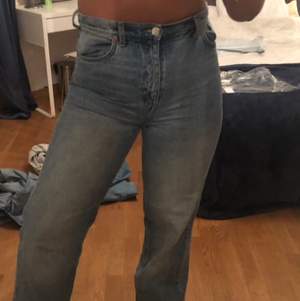 Så sköna o snygga jeans från Monki i Yoko modell!!