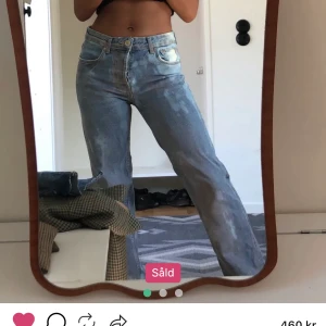 Jenas - Ett par as coola jenas. Köpte från plick men tyvörr var dem för små i midjan så säljer vidare. Bilden är tagen från förra ägaren. 