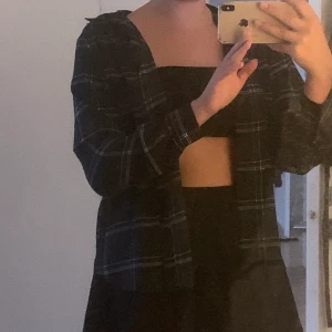 Skjorta - Jättefin skjorta använd fåtal gånger, storleken står inte men skulle säga att den är i M