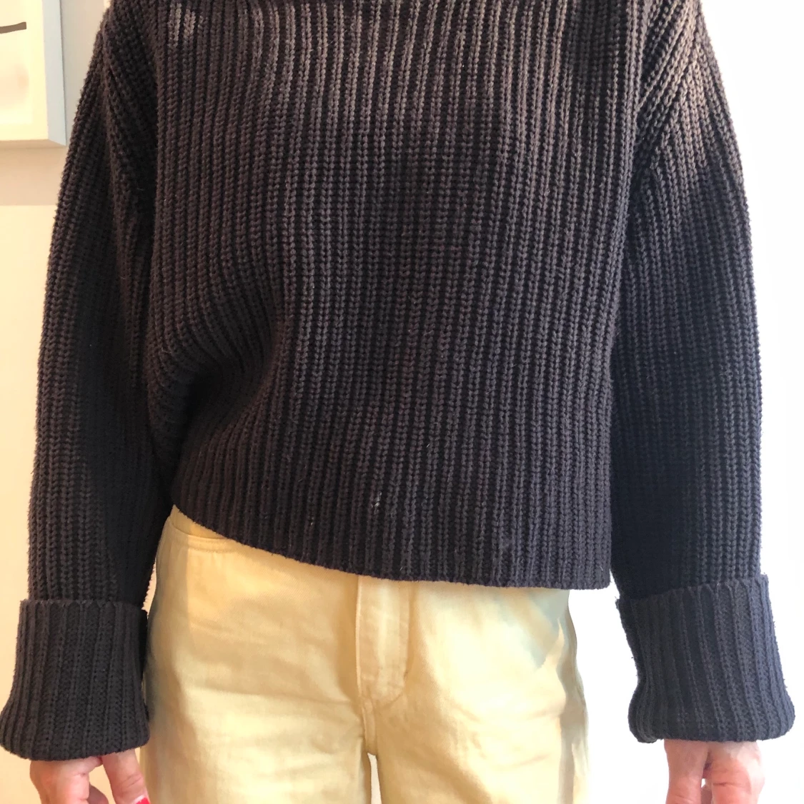 Mörkblå stickad tjocktröja från weekday. Strl S