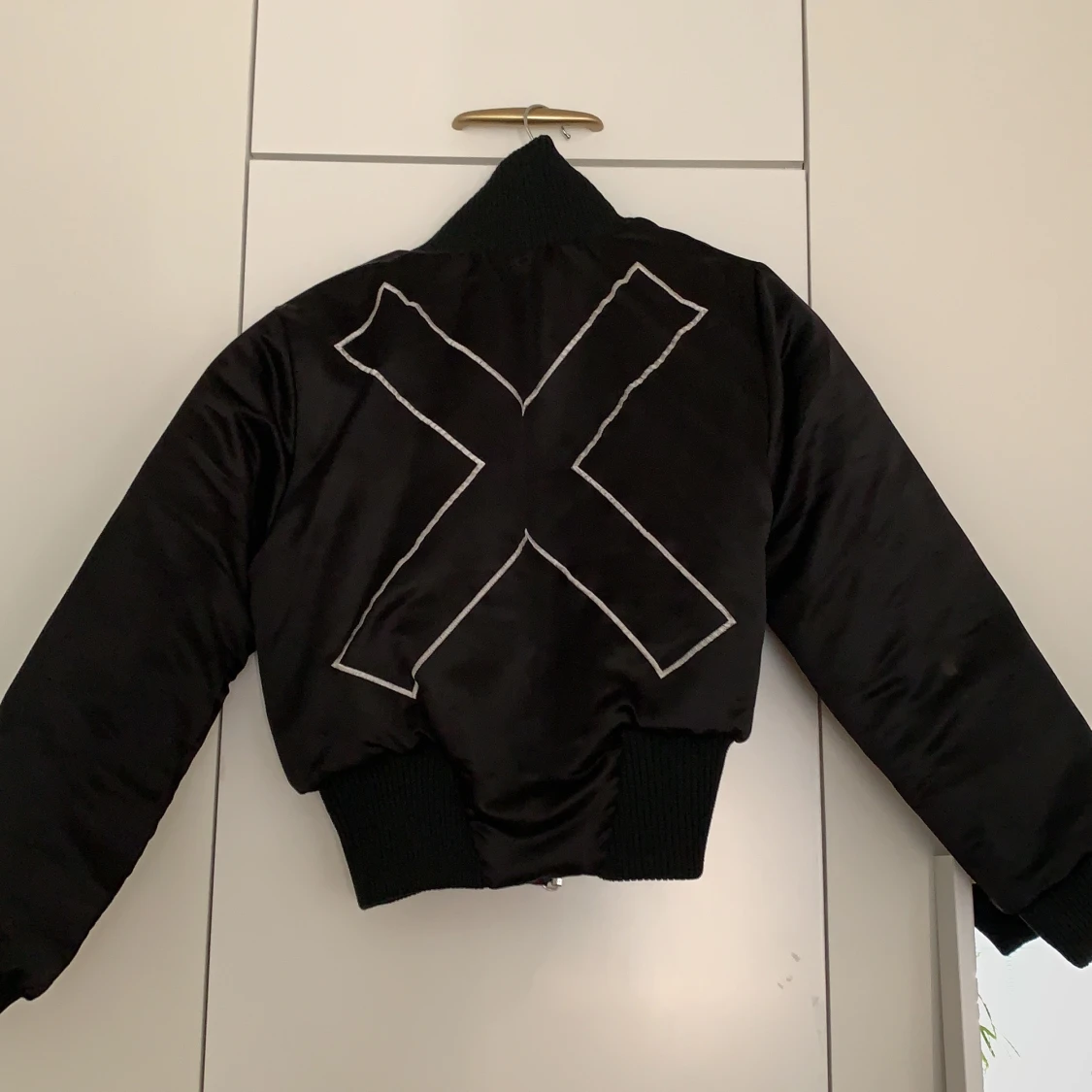 Elly pistol bomberjacka med lilla innertyg - 90