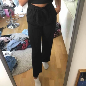  - Svarta kostymbyxor ifrån bik bok. Kan mötas upp i Örebro eller Eskilstuna eller frakta, köpare står för frakt. 