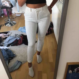  - Jättefina byxor ifrån H&M. Kan mötas upp i Örebro eller Eskilstuna eller frakta, köpare står för frakt. 