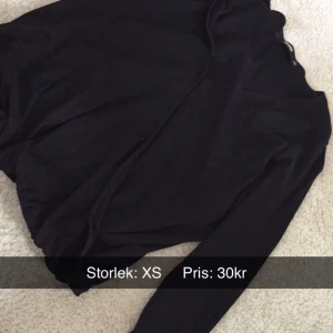 Blus - Storlek: XS men passar S med.