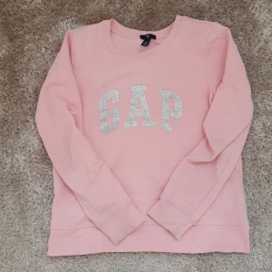 Gap Tröja Rosa - Använd en gång. Storlek S US. Frakt ingår. Tar Swish. 
